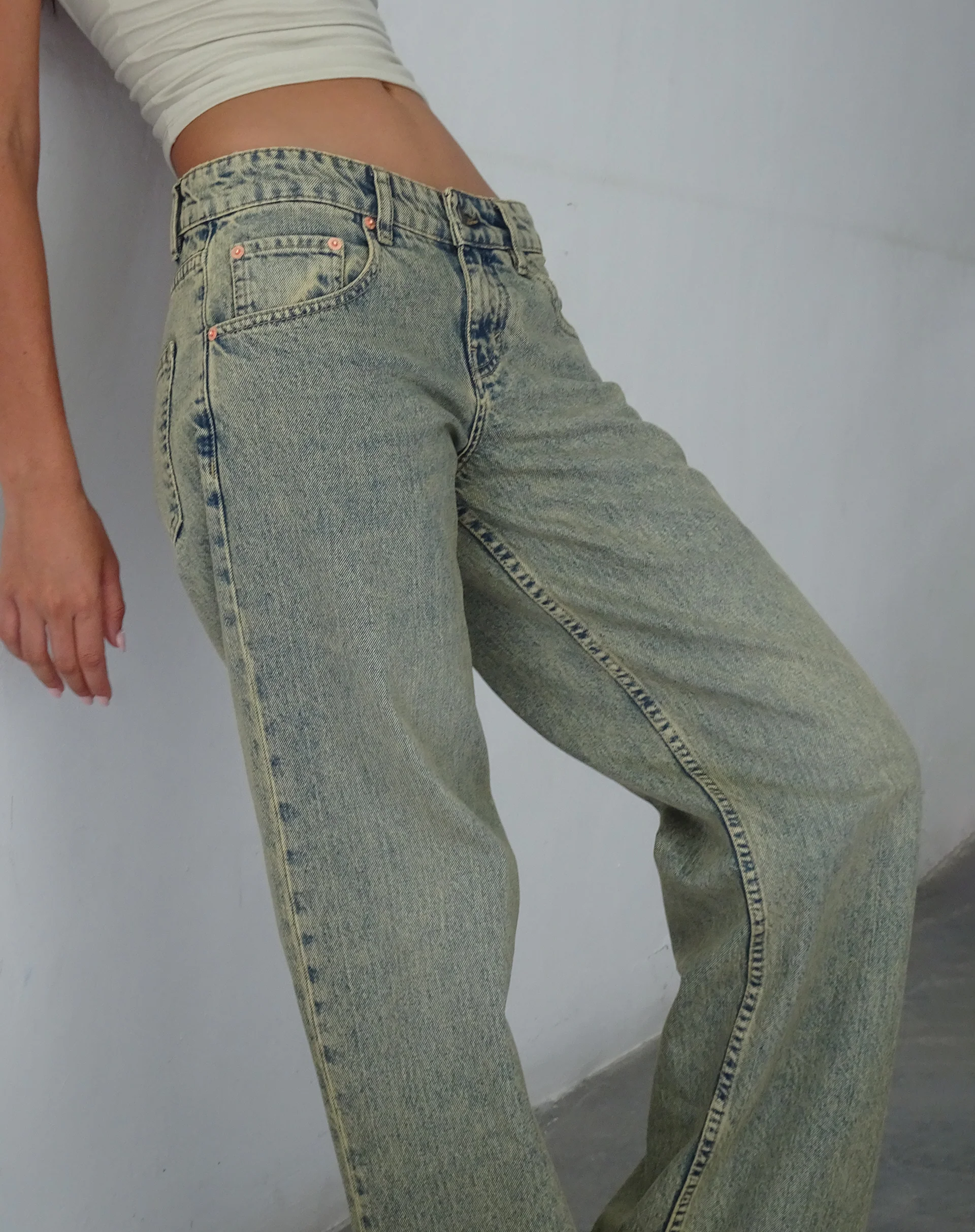 Low Rise Parallel Jeans in Sandy Blue Acid - Awmao