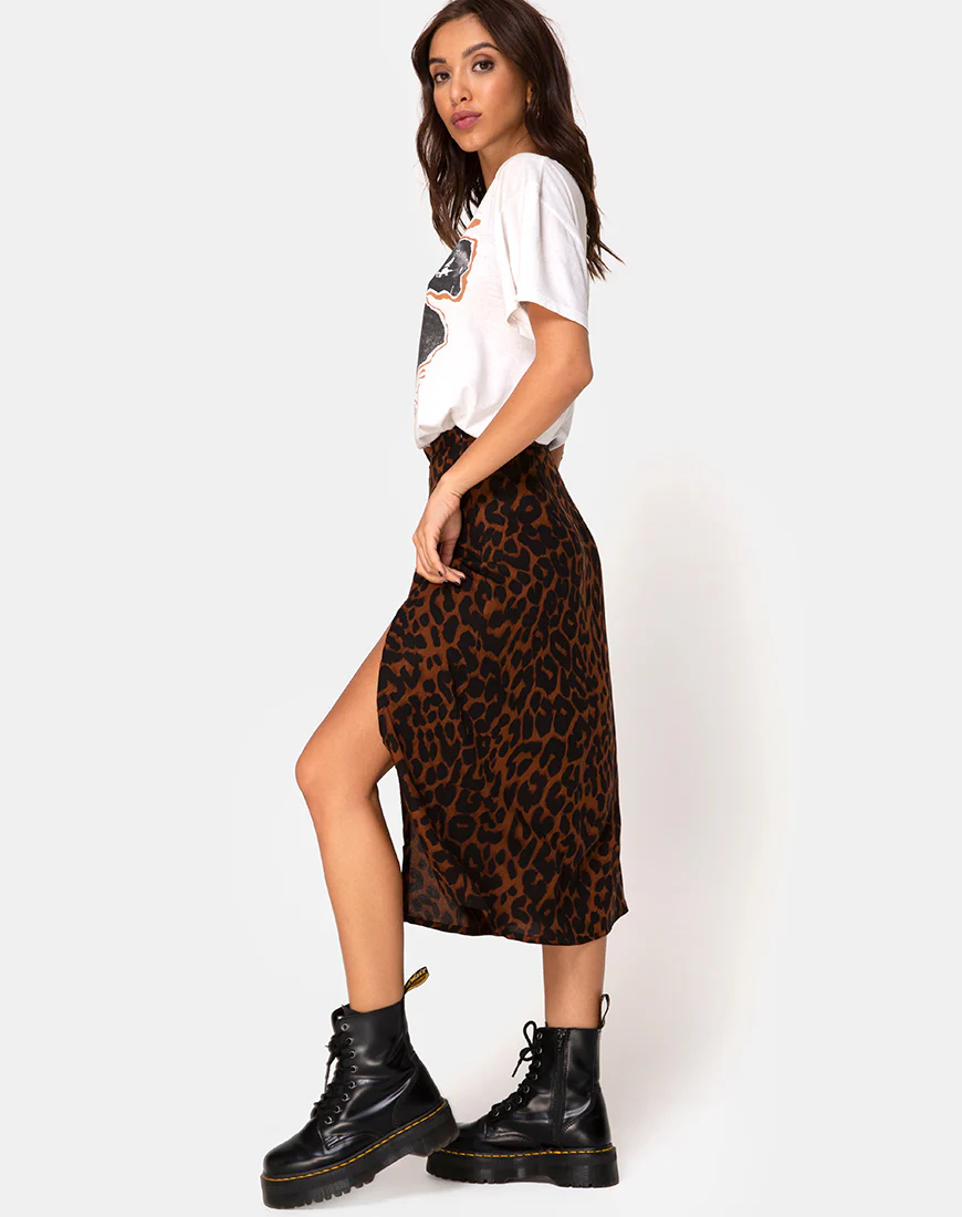 Saika Skirt in Oversize Jaguar Brown - Awmao