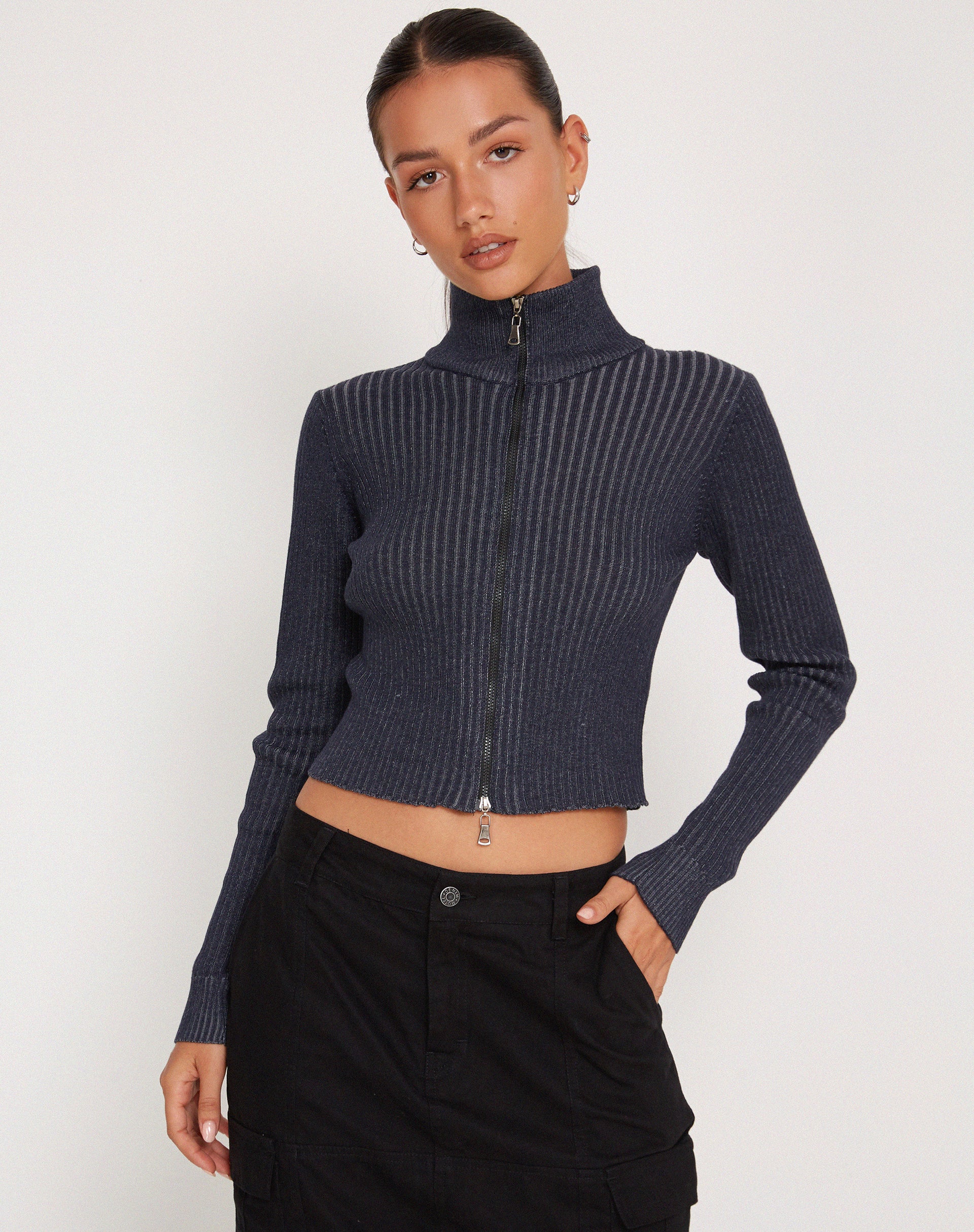 Tuzifa Cropped Jumper in Navy - Awmao