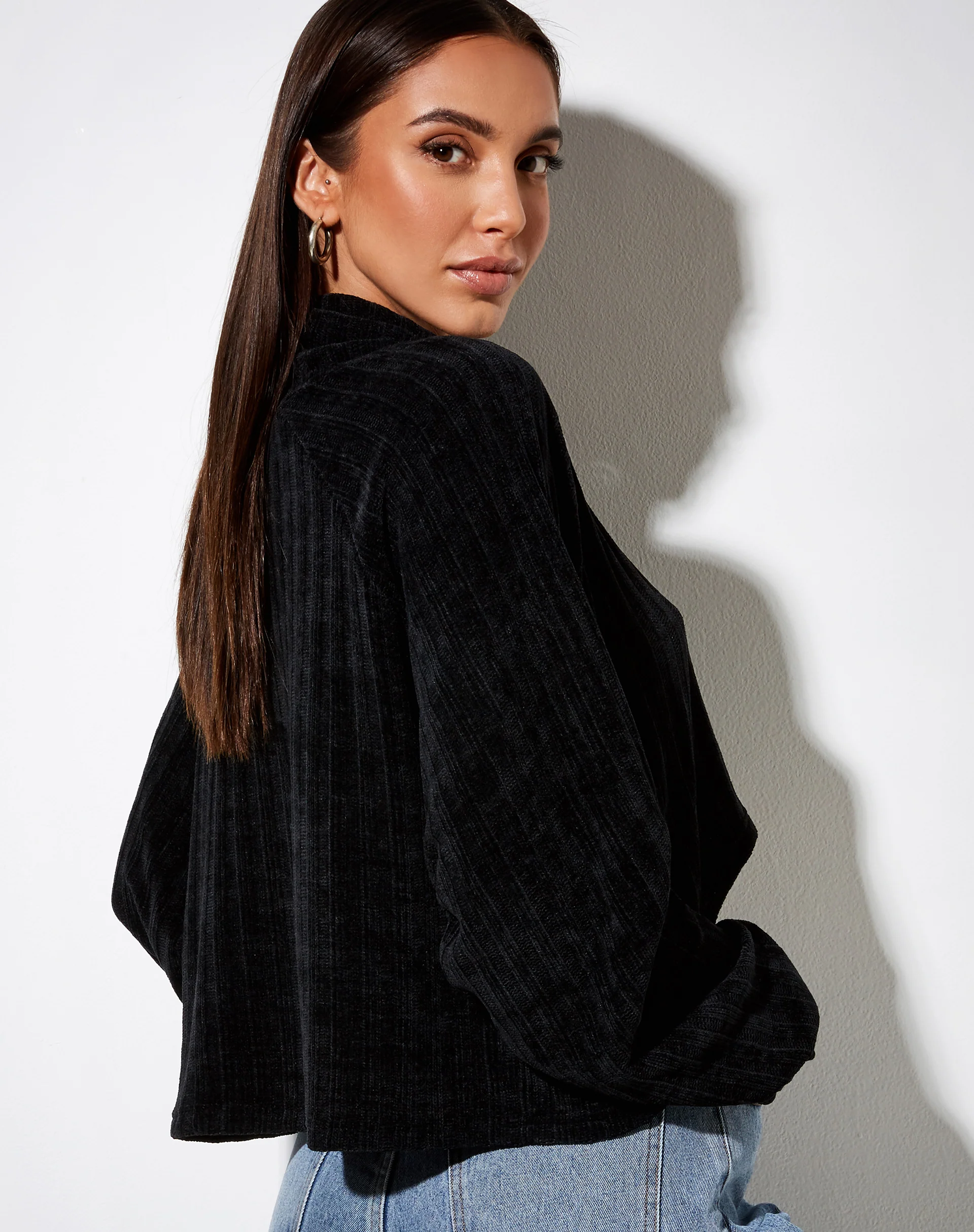 Evie Cropped Jumper in Chenille Black - Awmao