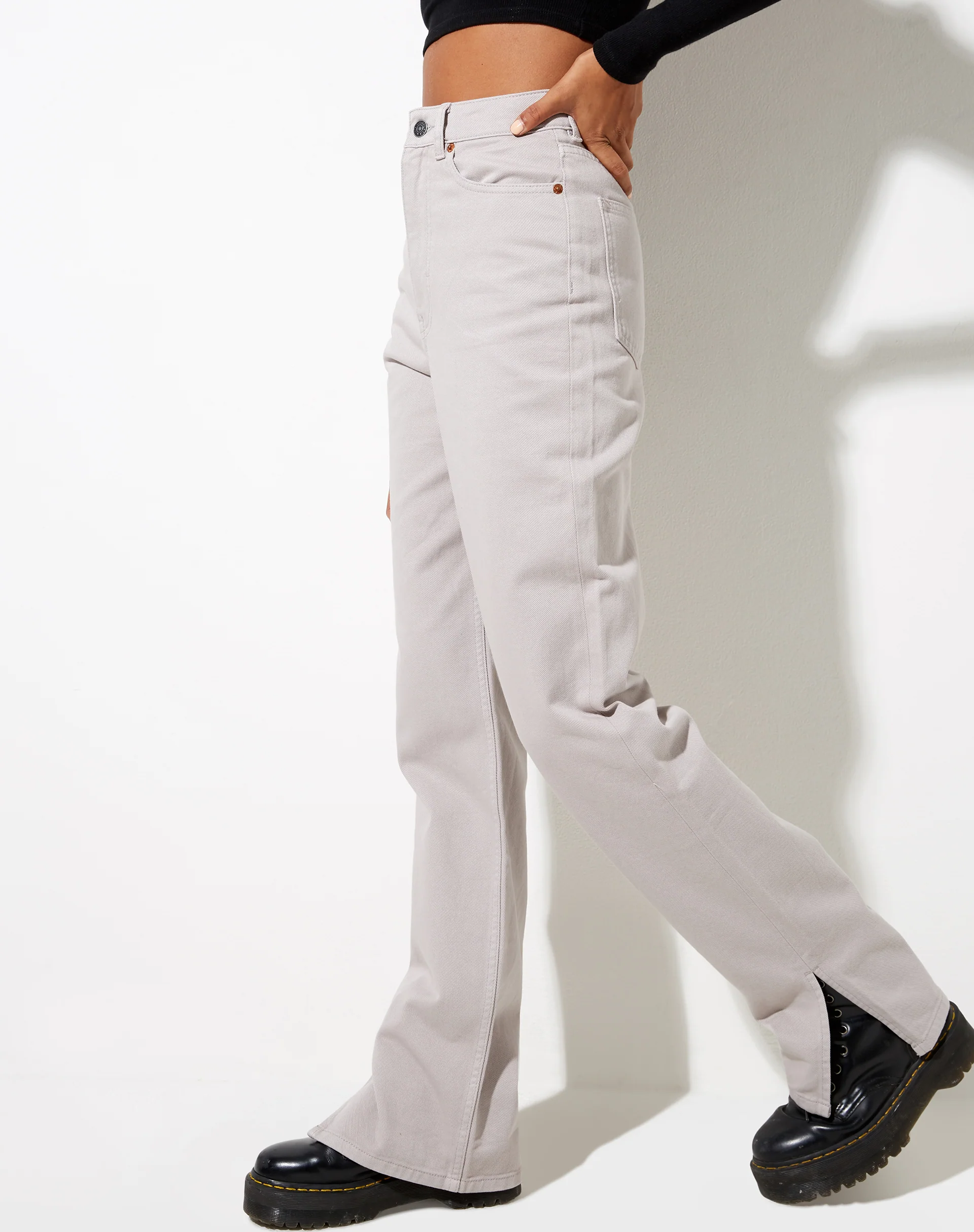 Straight Leg Jeans in Moonstruck - Awmao