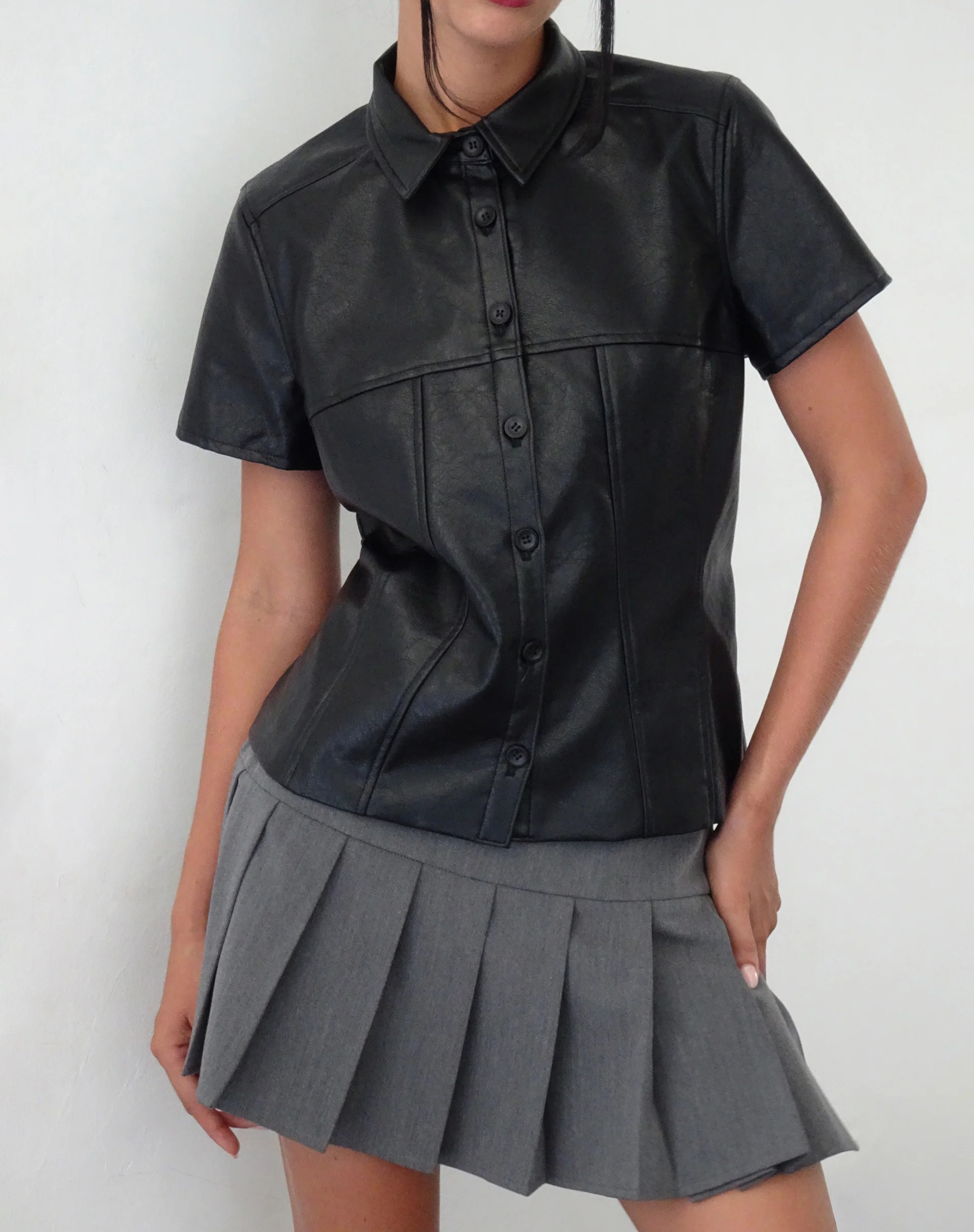 Mulan Short Sleeve Shirt in PU Black - Awmao