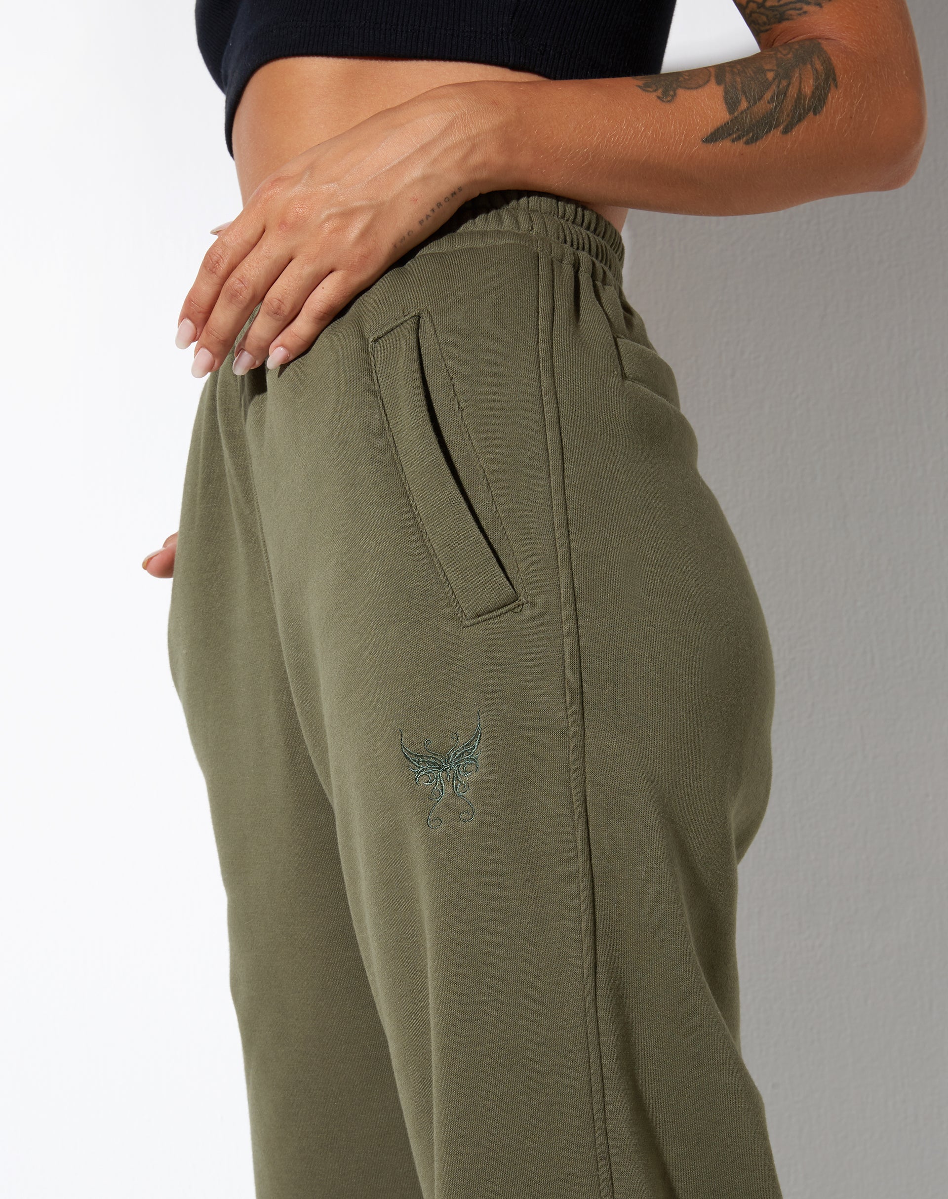 Leia Jogger in Grape Leaf Butterfly Embro - Awmao