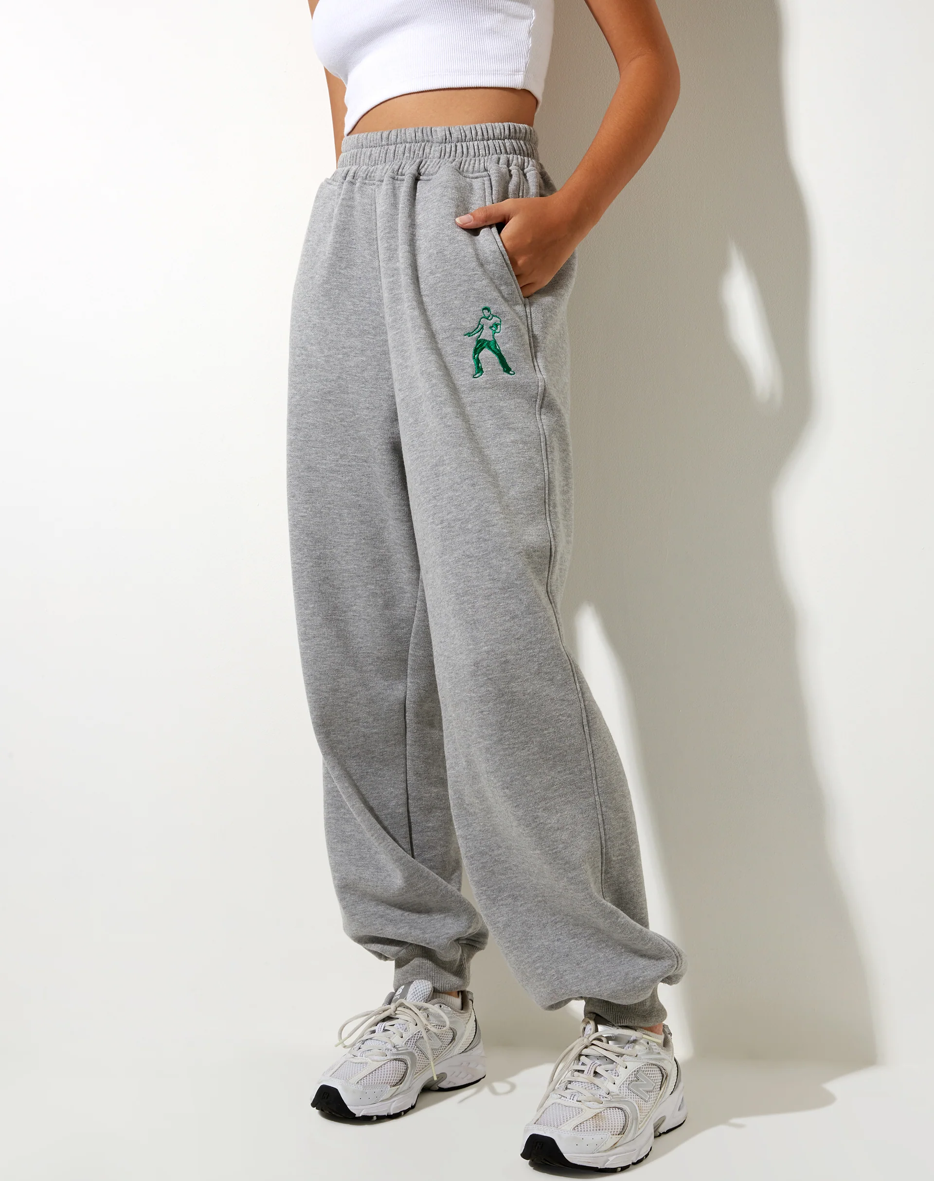 Roider Jogger in Greymarl Dancing Figure Embro - Awmao