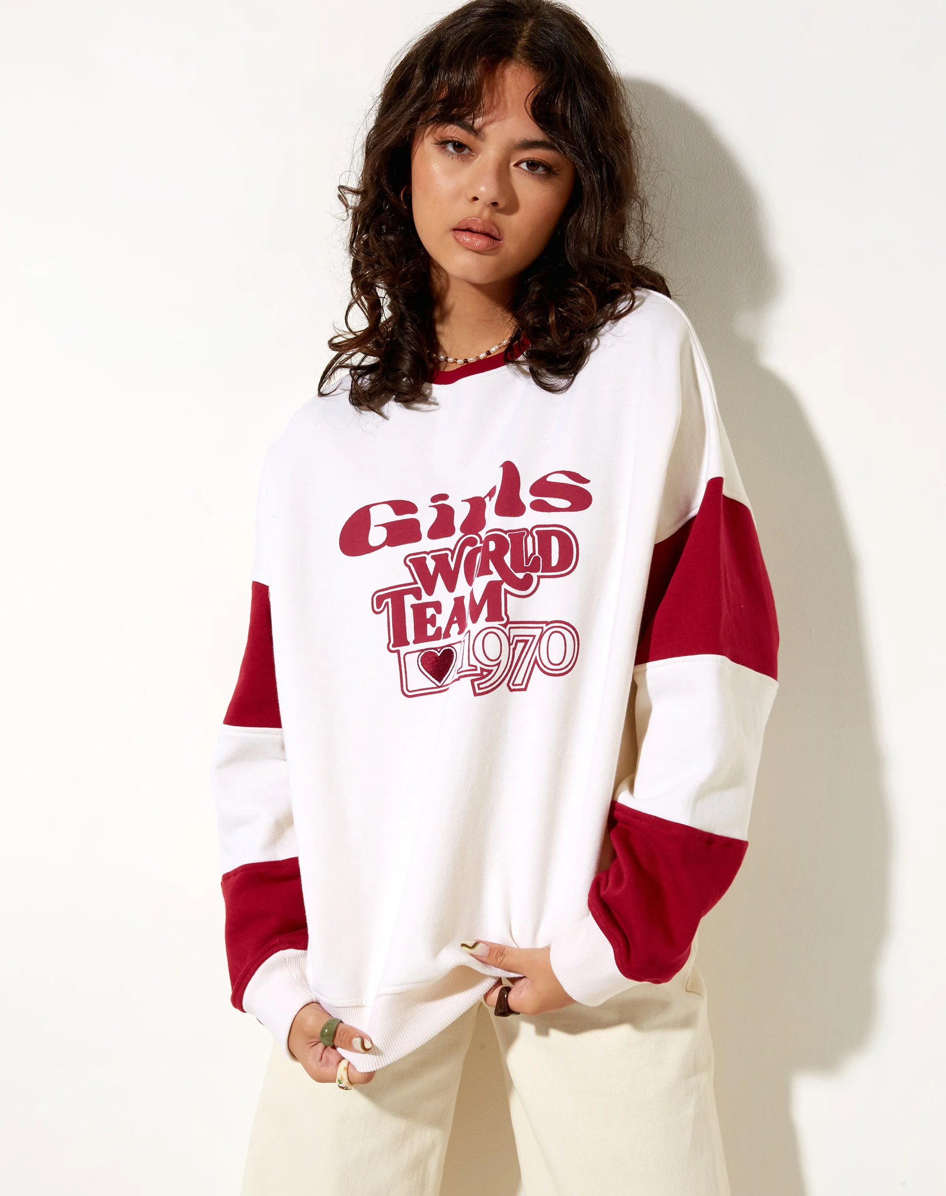 Tetty Sweatshirt in Ivory Red Adrenaline Girls World Team - Awmao