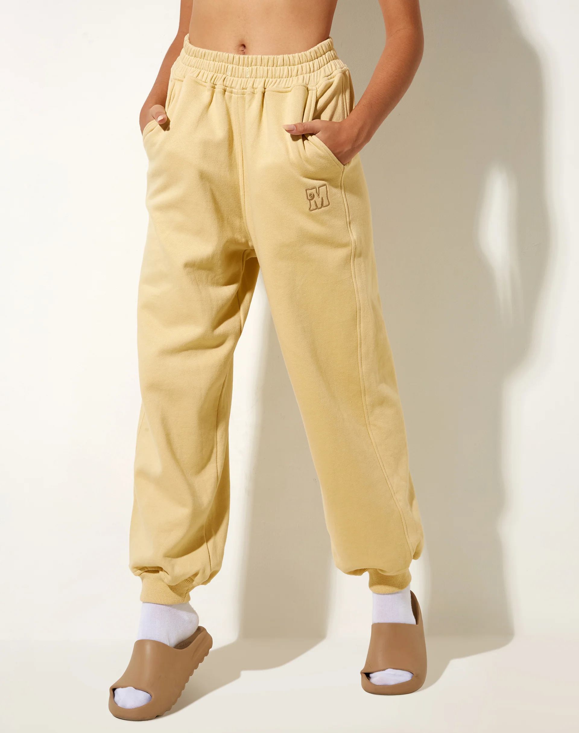 Roider Jogger in Custard M Embro - Awmao