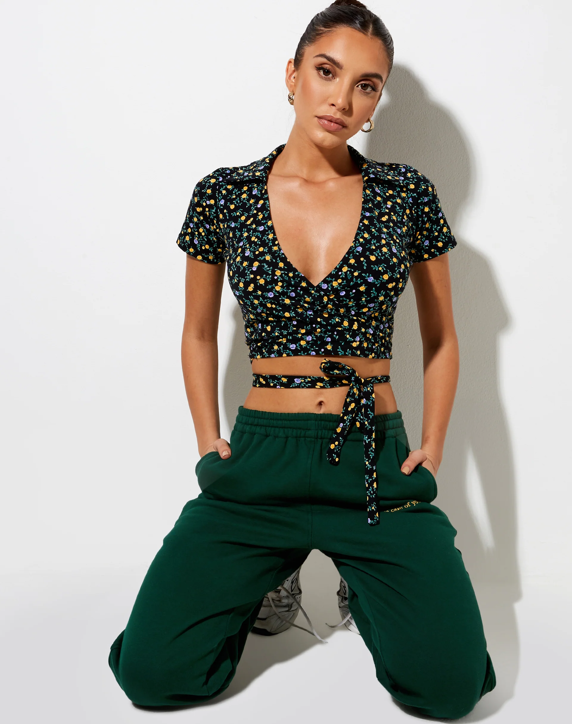 Bilar Crop Top in Flowing Flower Black - Awmao