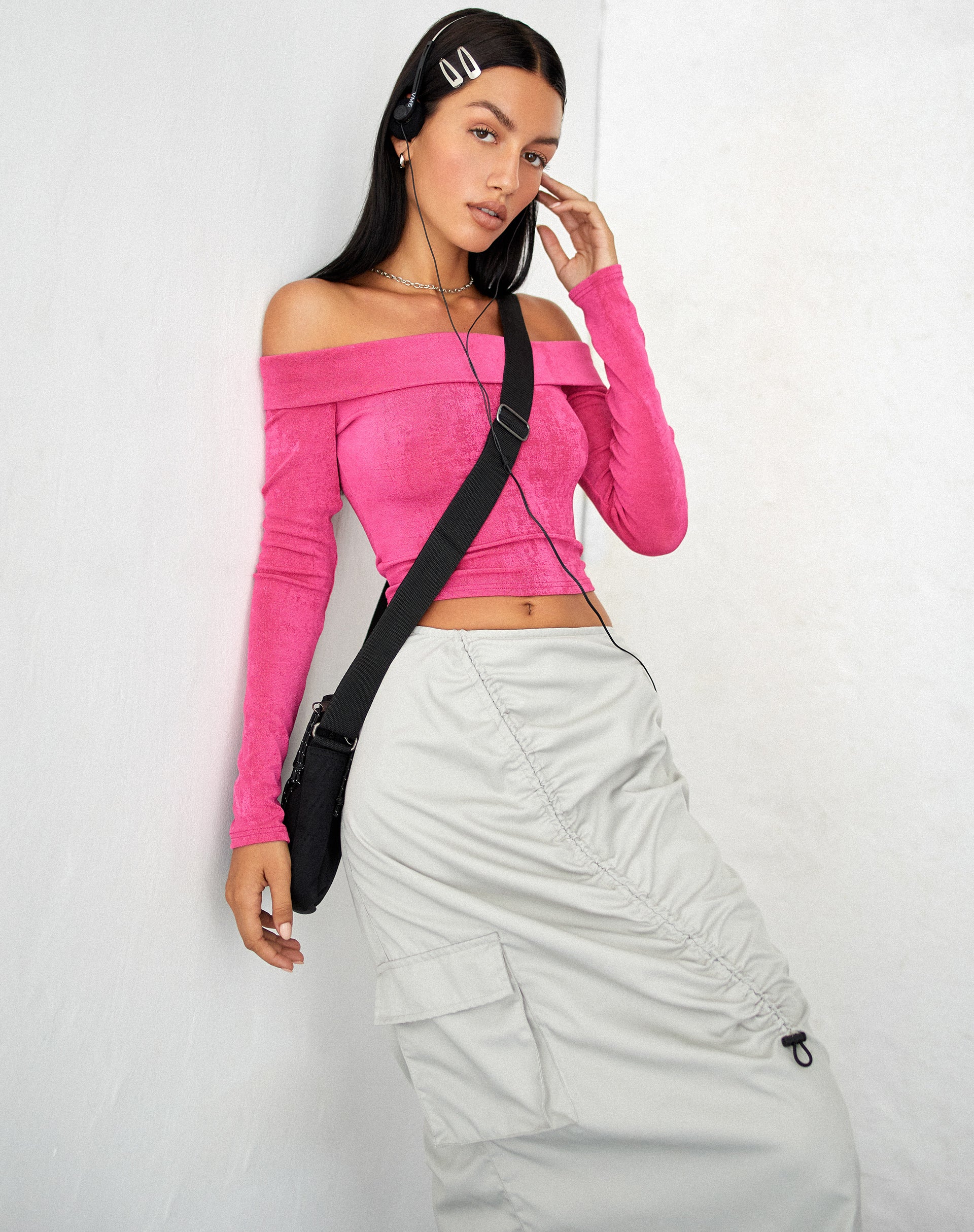 MOTEL X JACQUIE Nasari Bardot Crop Top in Magenta - Awmao