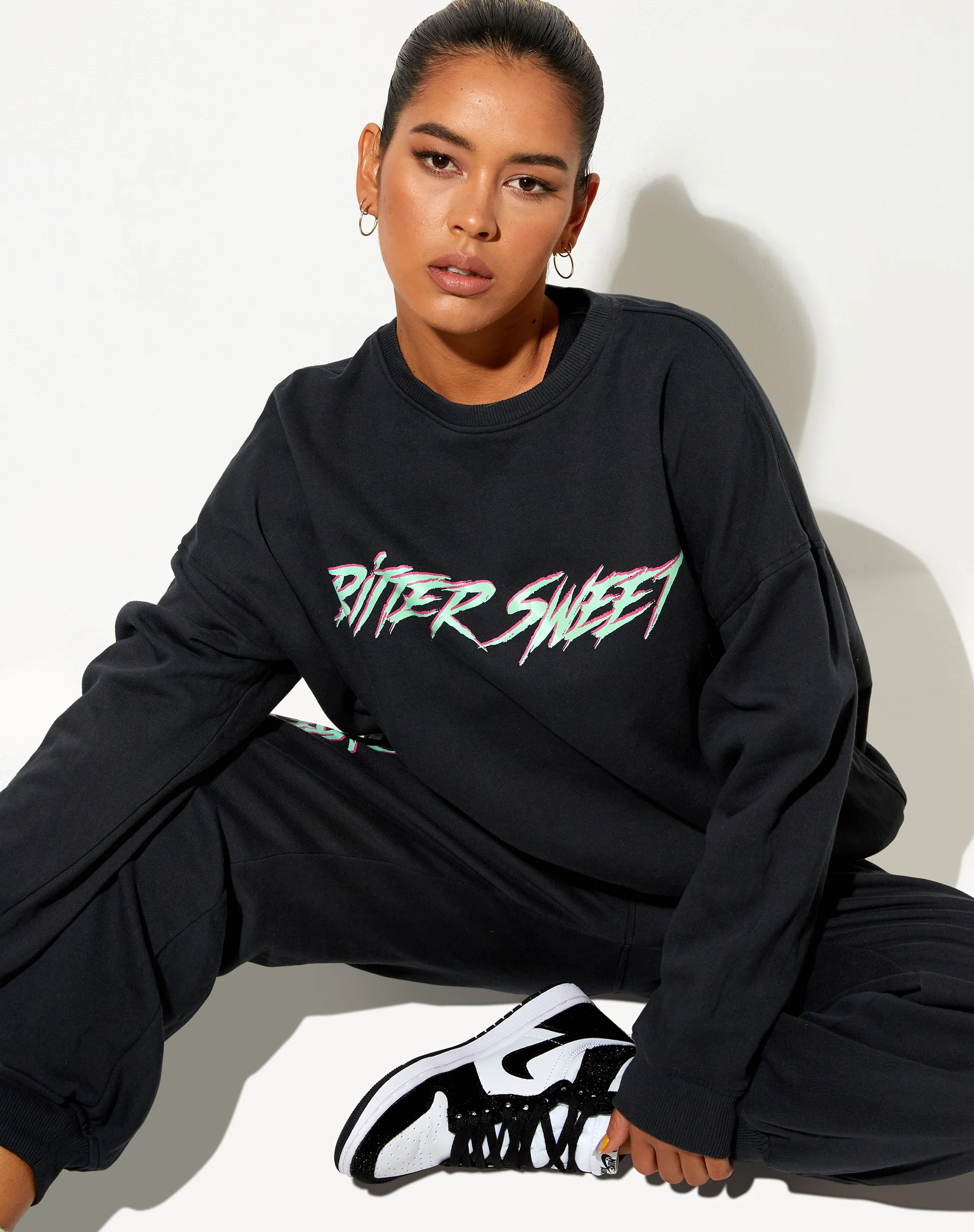 Ted Sweatshirt in Vintage Black Bittersweet - Awmao