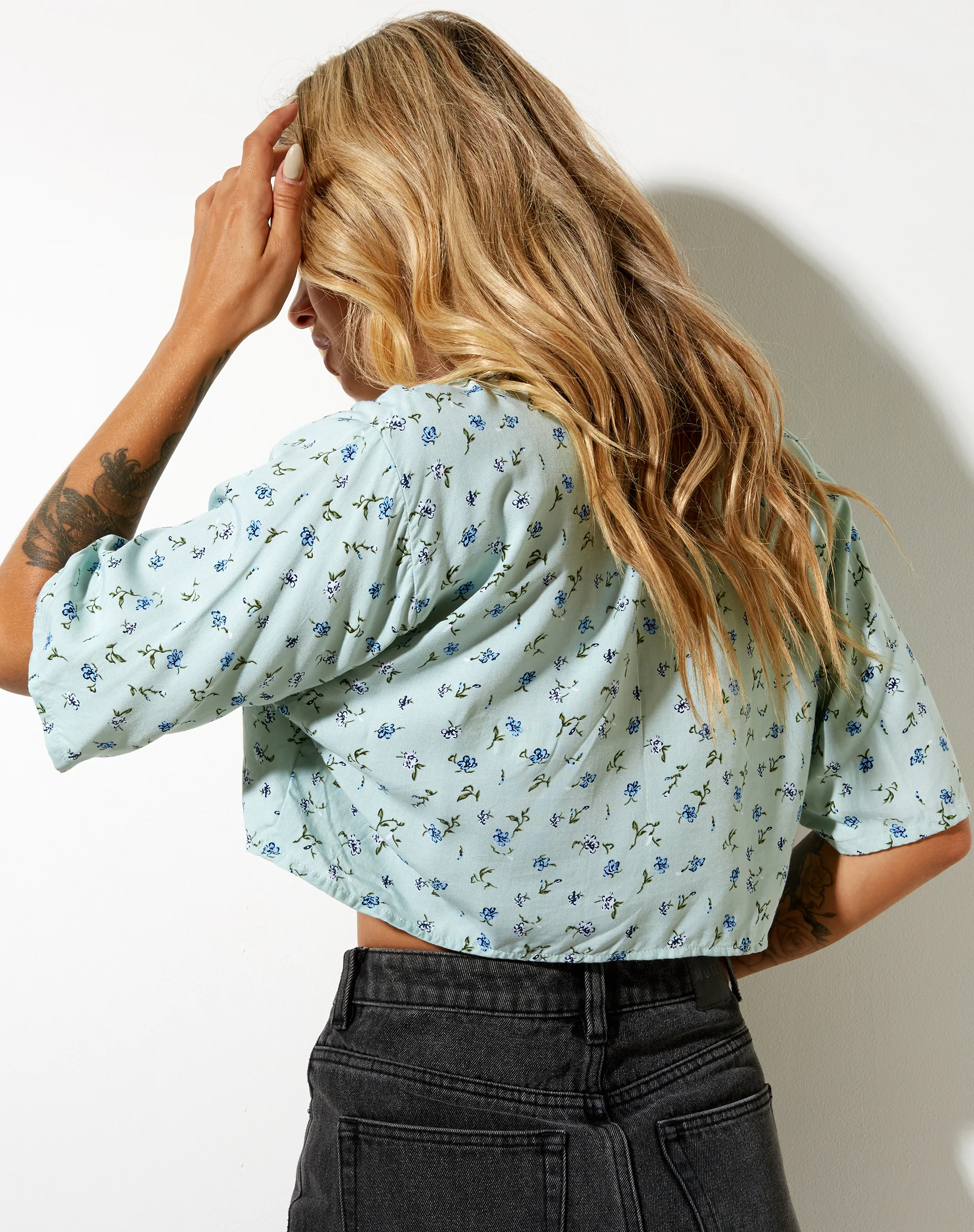 Nindia Shirt in Pretty Petal Green - Awmao
