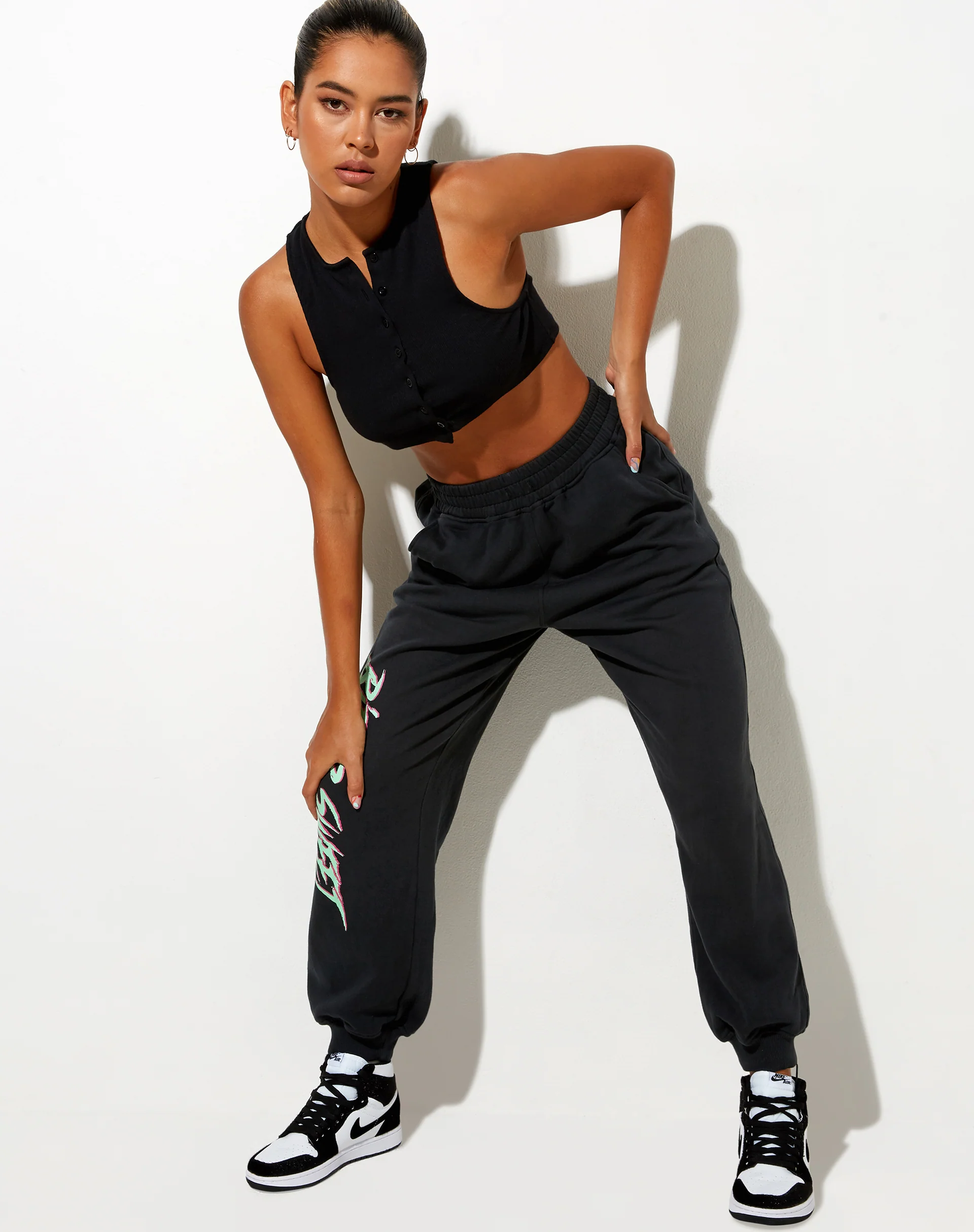 Roider Jogger in Vintage Black Bittersweet - Awmao