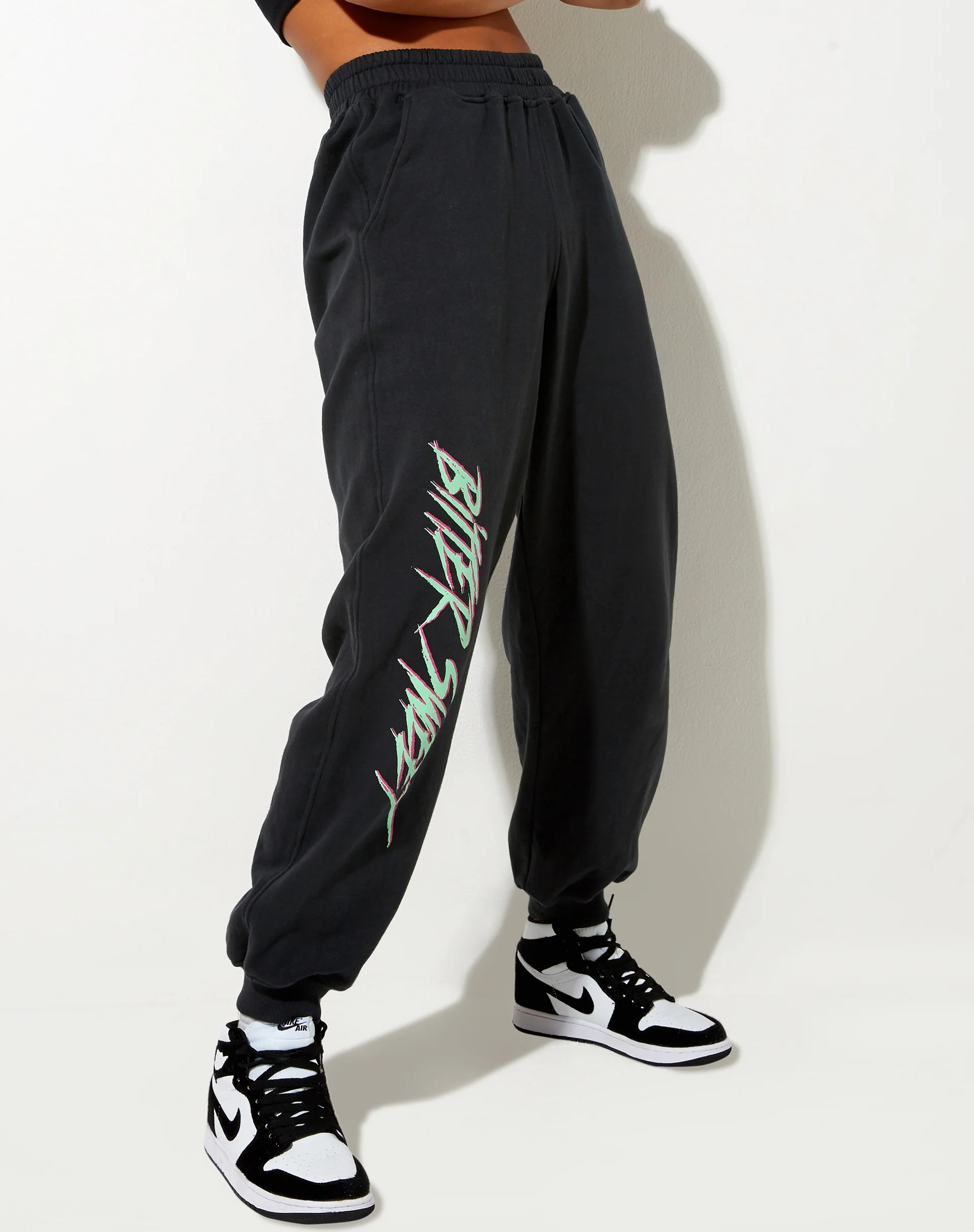 Roider Jogger in Vintage Black Bittersweet - Awmao