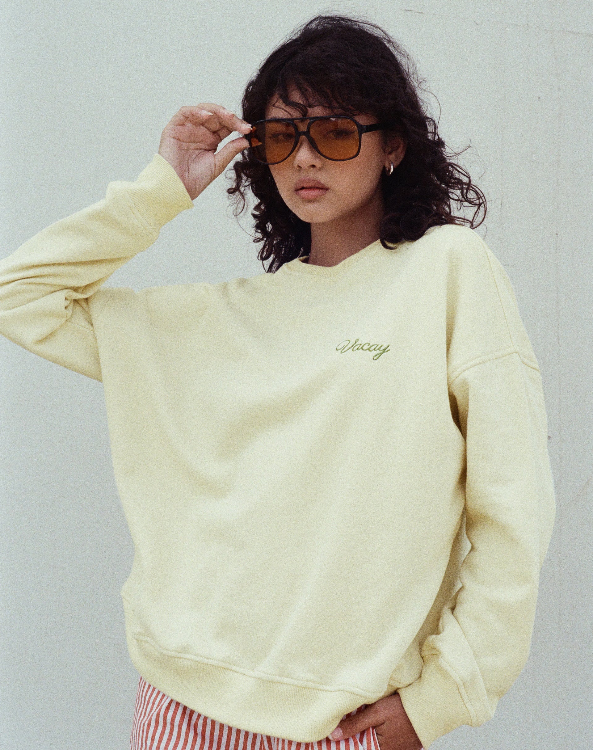 Ted Sweatshirt in Buttercream Vacay Embro - Awmao