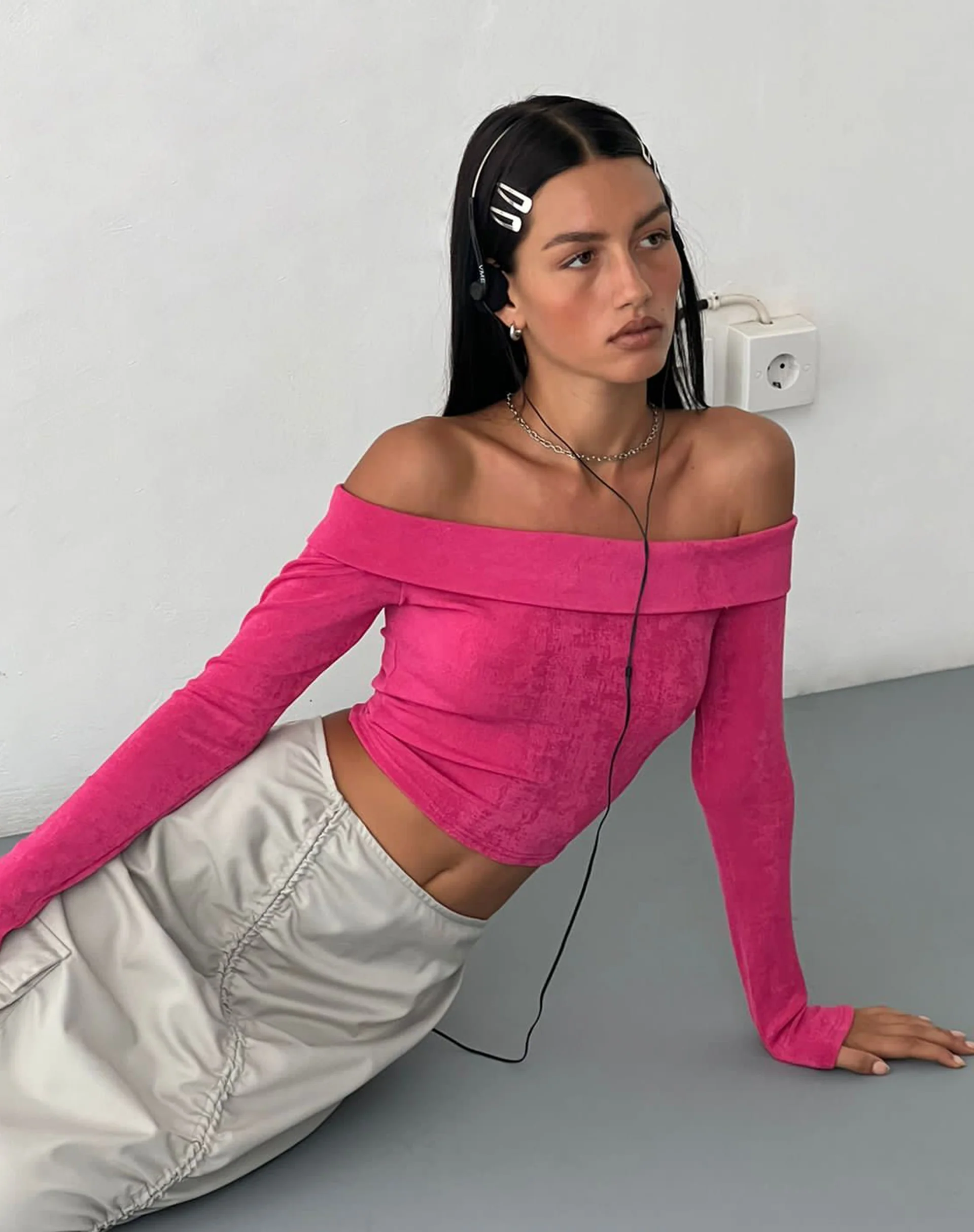 MOTEL X JACQUIE Nasari Bardot Crop Top in Magenta - Awmao
