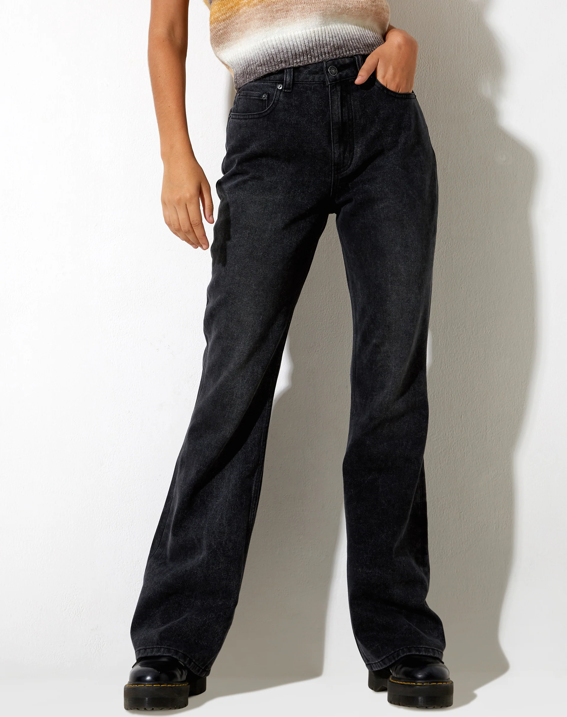 Relaxed Bootleg Jeans in Black Grunge - Awmao