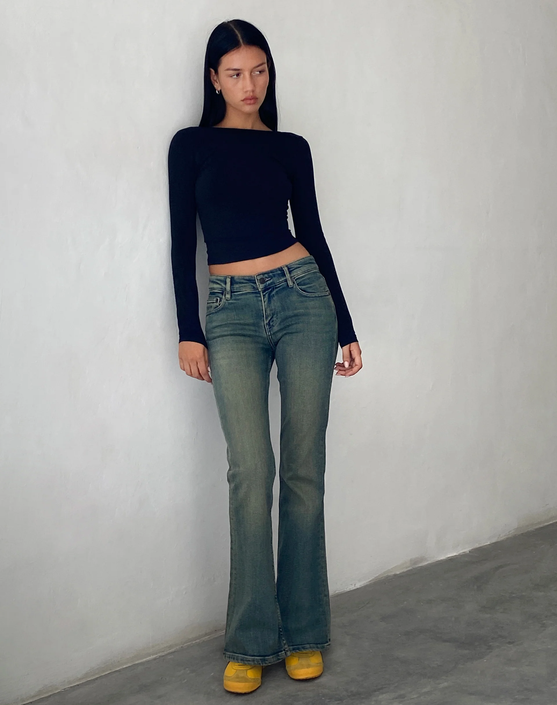 Low Rise Flared Jeans in Green Wash - Awmao