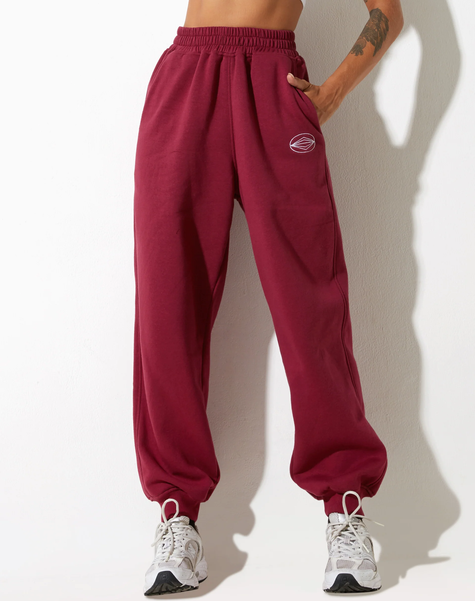 Roider Jogger in Burgundy with 'Winning Team' Embro - Awmao